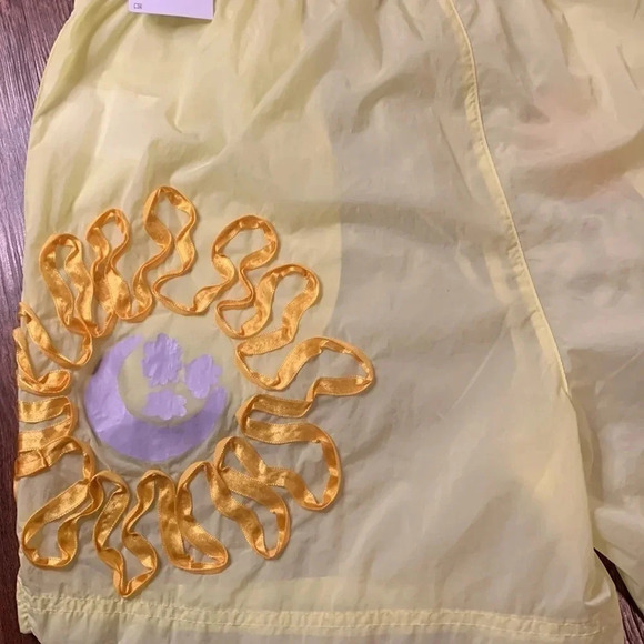 NWT Women’s Nike Shorts Embroidered Size Medium - Picture 12 of 13